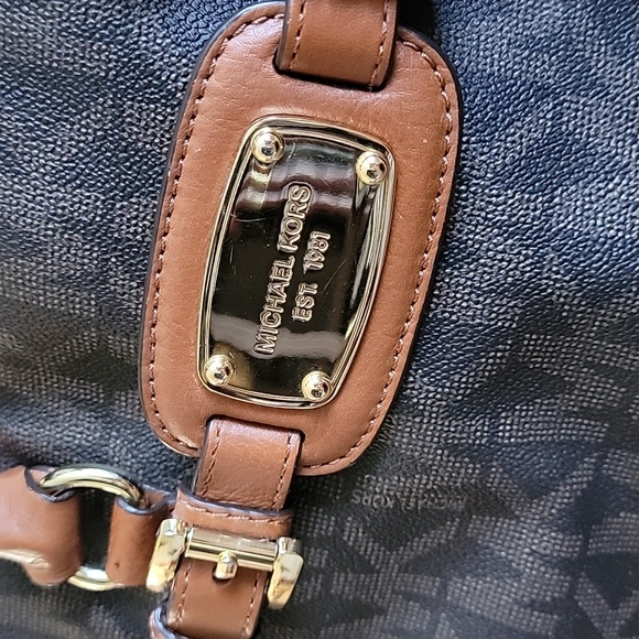 Michael Kors Handbag & Wallet - Picture 2 of 14